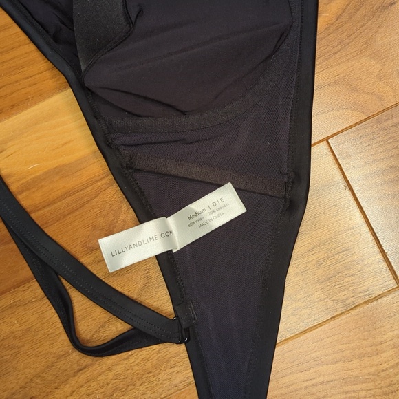 Lilly and Lime high neck top Like new condition (medium D/E) 34E - Picture 14 of 14